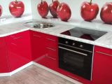 Кухня бело красная с фартуком «Вишня» современная