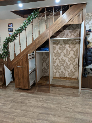 Распашной шкаф под лестницу