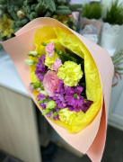 Букет из цветов яркий микс