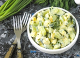 Салат из свежего огурца с зеленым луком