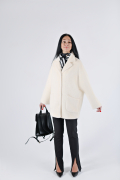 Женское демисезонное пальто из силиконизированной шерсти «под норку», белое
