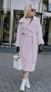 Демисезонное женское пальто из шерсти «под норку» нежно-розового цвета